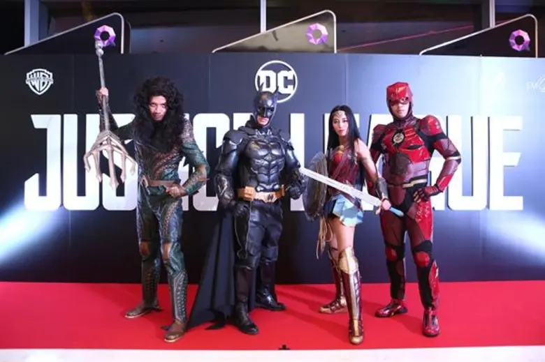 สุดอลังการเปิดตัวหนัง “Justice League” ดาราพาเหรดร่วมเดินพรมแดง ในงาน “Thailand Gala Premiere Justice League”