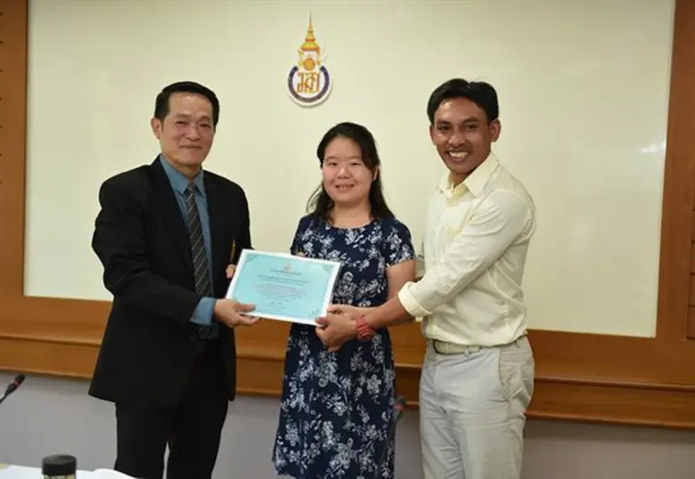 รองอธิการฯ ม.อ.ตรัง มอบรางวัลโครงการและกิจกรรมที่เกี่ยวกับประโยชน์ของเพื่อนมนุษย์เป็นกิจที่หนึ่ง วิทยาเขตตรัง