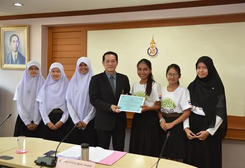 รองอธิการฯ ม.อ.ตรัง มอบรางวัลโครงการและกิจกรรมที่เกี่ยวกับประโยชน์ของเพื่อนมนุษย์เป็นกิจที่หนึ่ง วิทยาเขตตรัง