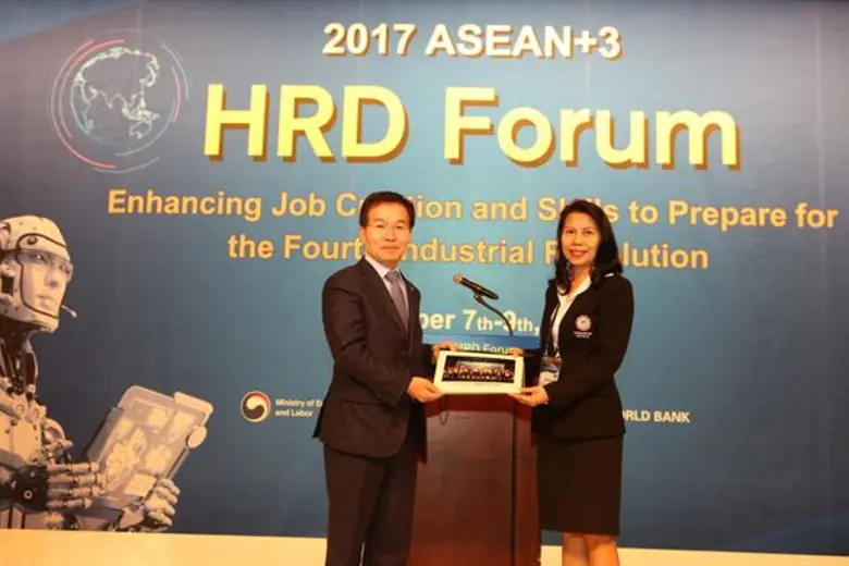 ดร. กิตติยา เอ็ฟฟานส รองผู้อำนวยการสถาบัน...