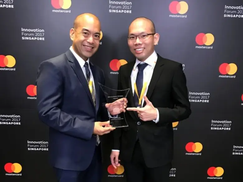 ภาพข่าว: บัตรเครดิตเซ็นทรัล เดอะวัน รับรางวัล “บัตรเครดิตร่วมที่ดีที่สุดในประเทศไทยปี 2017”