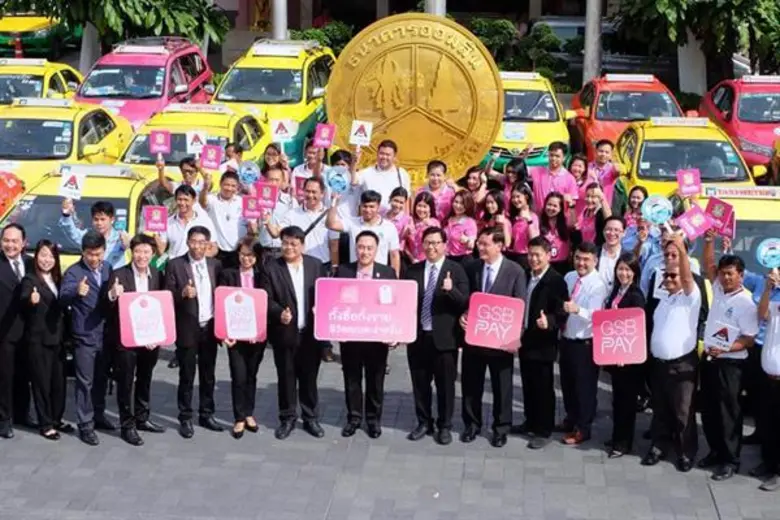 นายอิสระ วงศ์รุ่ง รองผู้อำนวยการธนาคารออม...