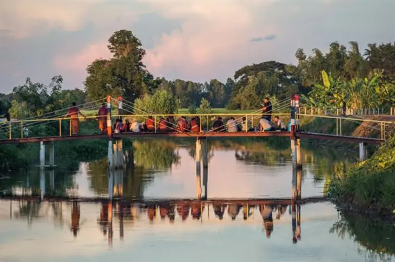 'รำตรด ตลาดโบราณ ภูมิปัญญาหม่อนไหม วิถีวัฒนธรรมข้ามพรมแดน’ ที่ชุมชนบ้านสนวนนอก อ.ห้วยราช จ.บุรีรัมย์