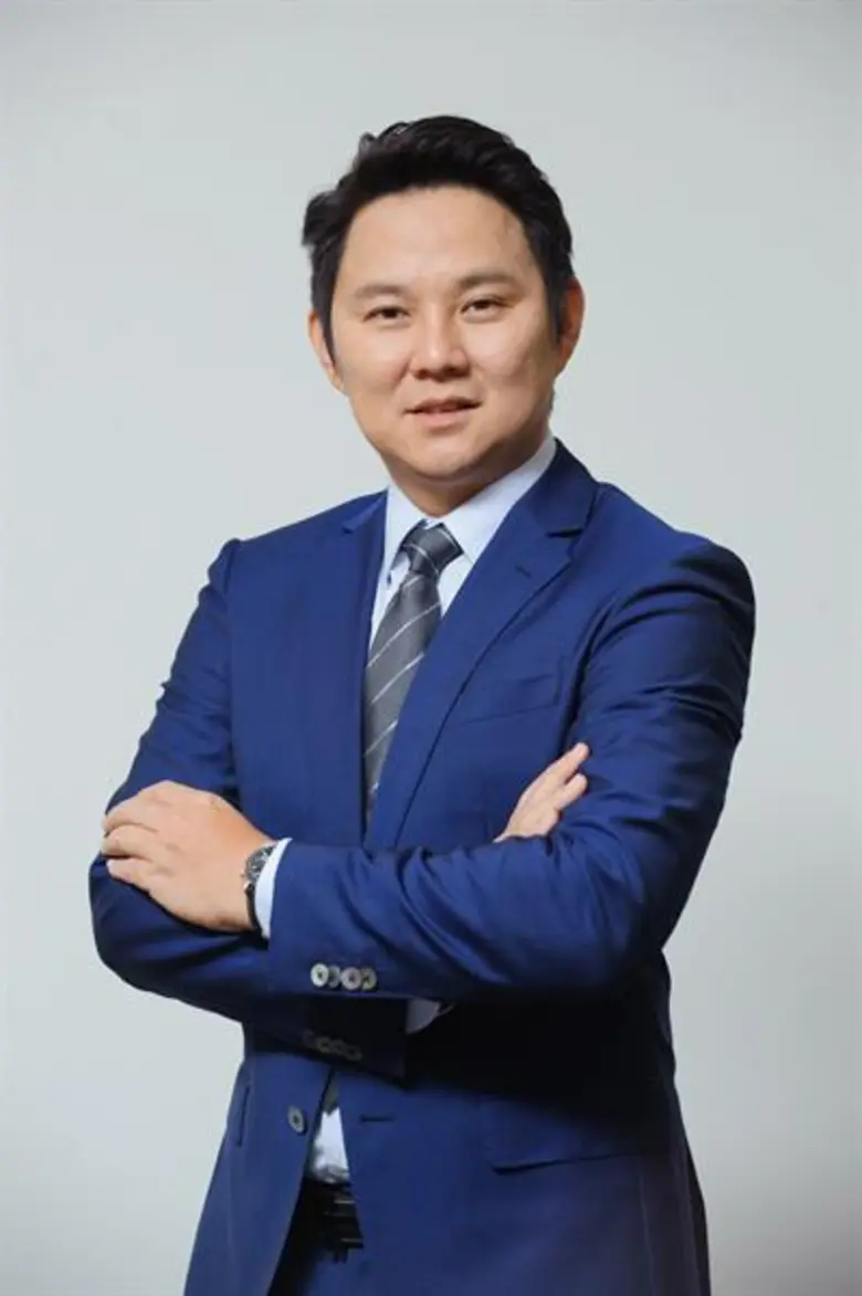 ผู้บริหารหนุ่มหล่อแห่ง บมจ. ซิก้า อินโนเว...