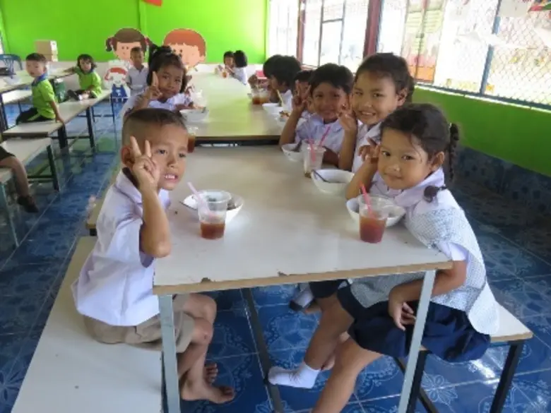 ดั๊บเบิ้ล เอ มอบรอยยิ้มให้น้อง ในกิจกรรมเลี้ยงน้องวันเกิด ครั้งที่ 103