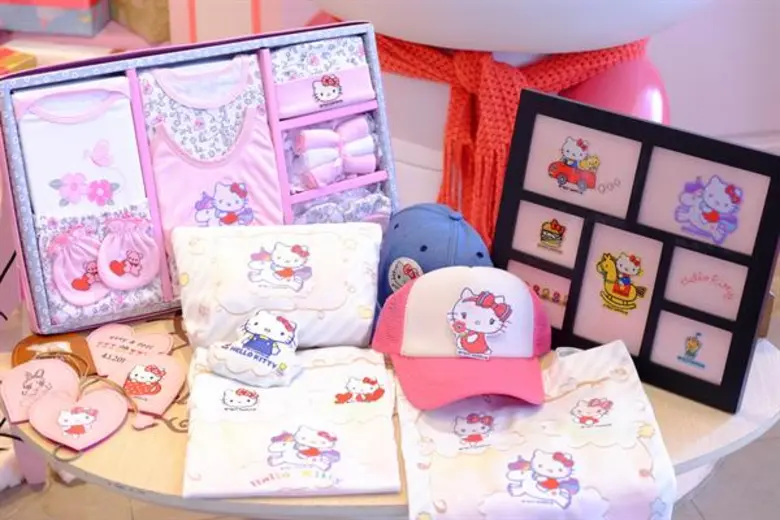 บราเดอร์ เอาใจแฟนคลับ เฮลโล คิตตี้ ในไทย ล่าสุดเปิดตัว 'จักรเย็บผ้า Hello Kitty รุ่นพิเศษ NV180K’ ด้วยลวดลายการ์ตูนสุดน่ารักให้เลือกกว่า 54 ลาย