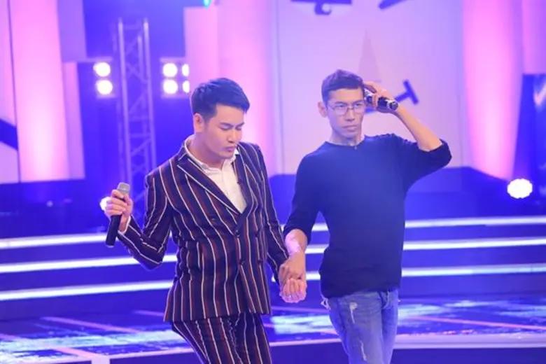 ทีวีไกด์: รายการ “สามแยกปากหวาน” ใครเป็นหนุ่มปริศนา? ทำ “ป๋อมแป๋ม” เสียจริต!! ออกอาการเขินหนักจนหน้าแดงกลางเวที