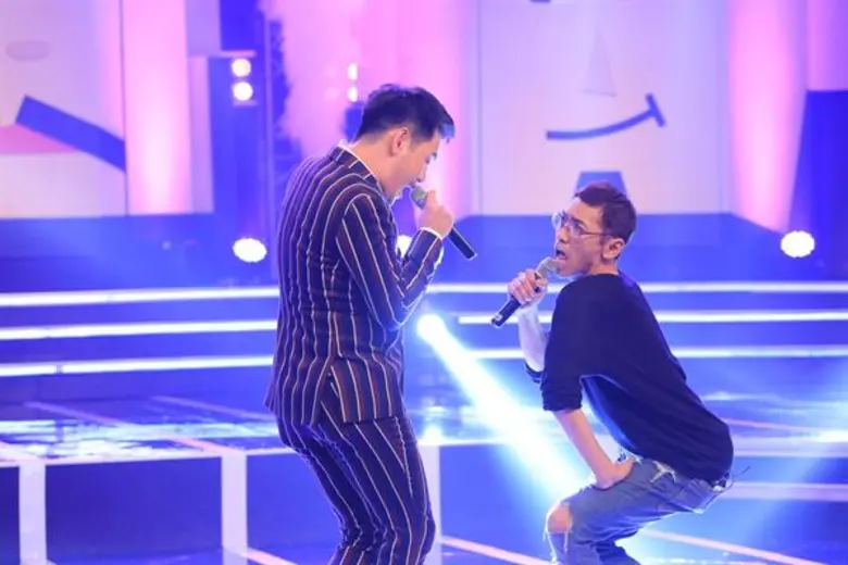 ทีวีไกด์: รายการ “สามแยกปากหวาน” ใครเป็นหนุ่มปริศนา? ทำ “ป๋อมแป๋ม” เสียจริต!! ออกอาการเขินหนักจนหน้าแดงกลางเวที