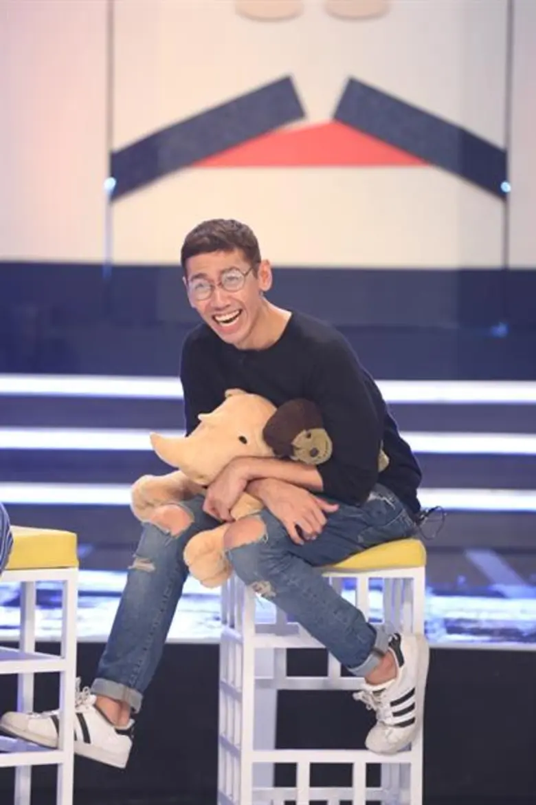 ทีวีไกด์: รายการ “สามแยกปากหวาน” ใครเป็นหนุ่มปริศนา? ทำ “ป๋อมแป๋ม” เสียจริต!! ออกอาการเขินหนักจนหน้าแดงกลางเวที