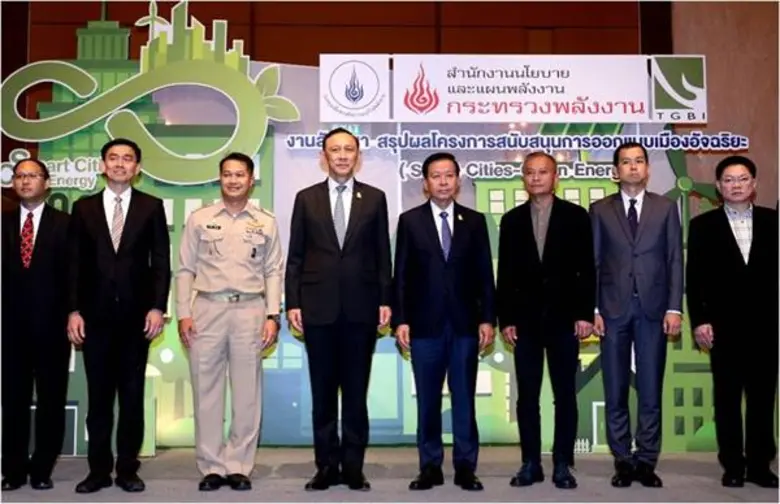 พลเอก อนันตพร กาญจนรัตน์ รัฐมนตรีว่าการกร...