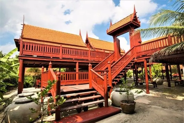 บ้านสวนสมุทรสงคราม จัดกิจกรรมวัฒนธรรมและวิถีชีวิตในเรือนไทย ๑๐ แผ่นดิน เปิดบ้านต้อนรับ ผู้ว่าราชการและหัวหน้าหน่วยราชการในจังหวัดสมุทรสงคราม