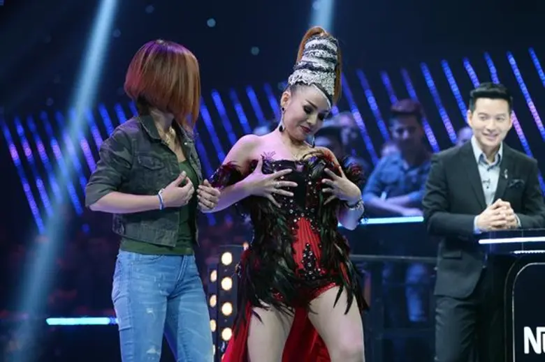 ทีวีไกด์: รายการ “ร้องแลก แจกเงิน Singer Takes It All” (ซิงเกอร์ เทคอิท ออล) ราชินีหมอลำซิ่ง “บัวผัน ทังโส” ถูกใจแรง กระแทกคะแนนรัว ผู้เข้าแข่งขันแม่ลูกอ่อนสุดสะเด็ด