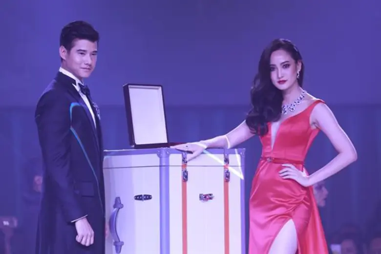 “มาริโอ้” เซอร์ไพรส์ “แต้ว” สวมสร้อยไพลินล้อมเพชร 500 กะรัต สุดเลอค่าฝีมือคนไทย