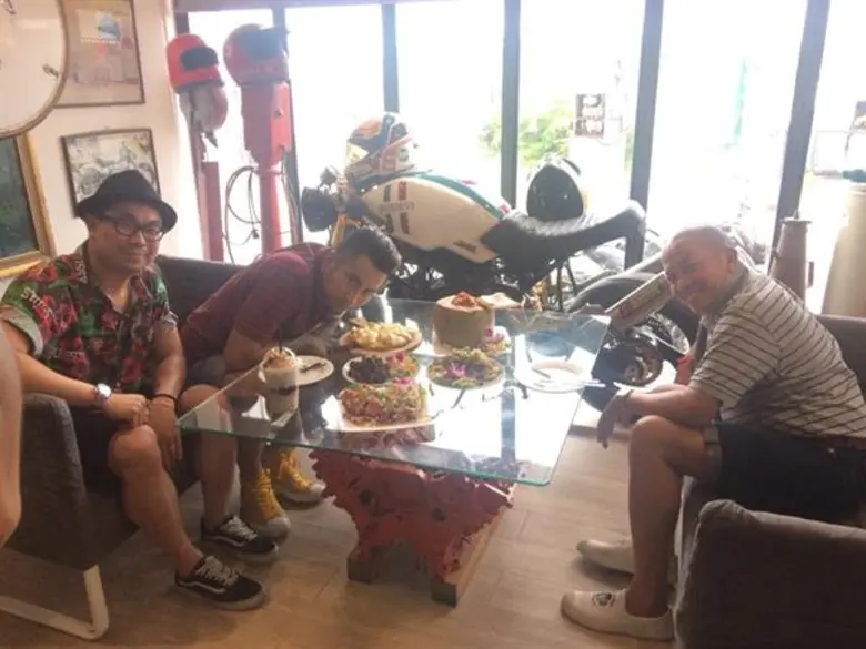 ทีวีไกด์: รายการ “ตลกแหลก” “บอล-ค่อม” ทัวร์ร้านดังพาชิมของอร่อยที่ “บางแสน” ติดตามได้ ใน “ตลกแหลก” อาทิตย์ที่ 26 พฤศจิกายน นี้