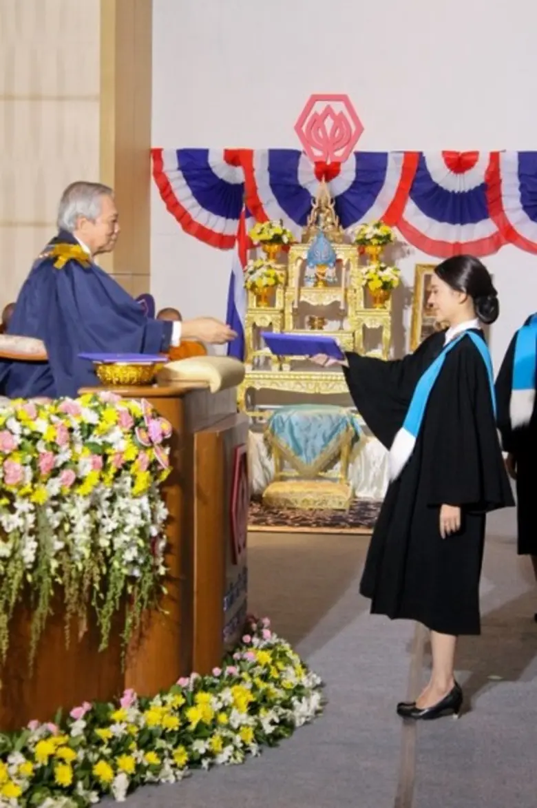 ม.ศรีปทุม ชลบุรี จัดพิธีประสาทปริญญาประจำปีการศึกษา 2559