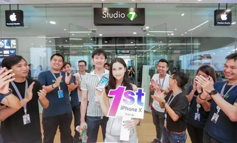 COM7 ผู้นำค้าปลีกสินค้าไอที ขาย iPhone X กระแสปังตั้งแต่วันแรก