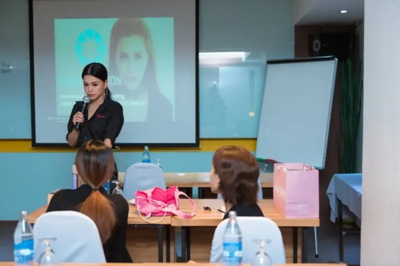 “ออม-อาร์สยาม” จัดตัวแม่ของเมืองไทย มาเป็นสายฮา สายคิ้วท์