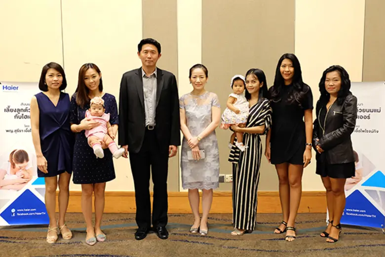 นายเกษม อติสุนทรกุล (ลำดับที่ 3 จากซ้าย) รองประธานฝ...