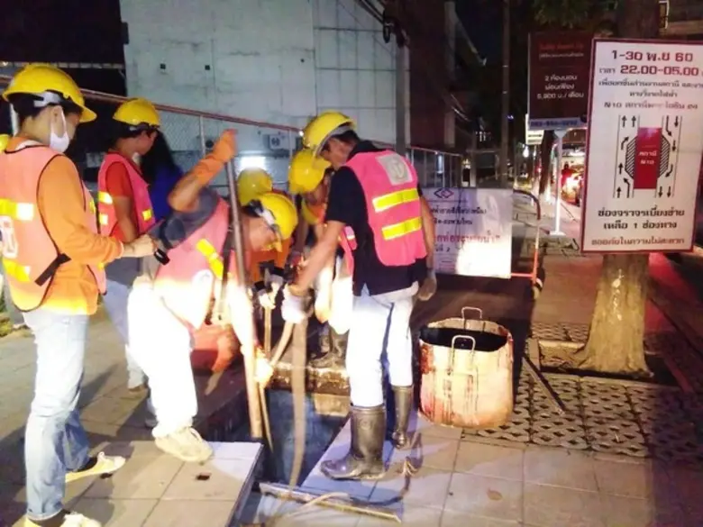 การรถไฟฟ้าขนส่งมวลชนแห่งประเทศไทย (รฟม.) จัดกิจกรรม“ลอกท่อระบายน้ำเพื่อคนที่เรารัก ปีที่ 2” บริเวณสถานีศรีปทุม สถานีห้าแยกลาดพร้าว และสถานีพหลโยธิน 24