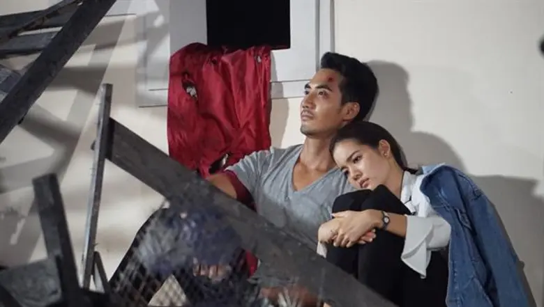 เรื่องย่อ: หงส์เหนือมังกร