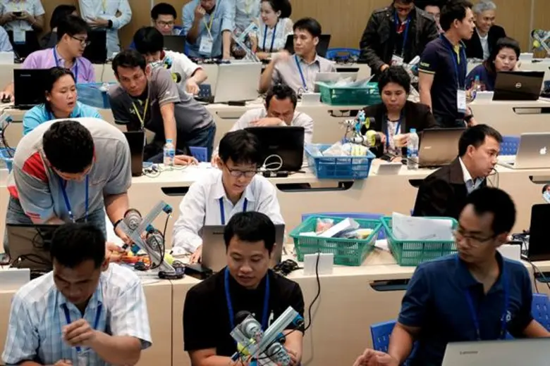 เอ็มเทค-สวทช. จับมือ สสวท. จัดค่ายหุ่นยนต์ครู เสริมการเรียนรู้หุ่นยนต์ศาสตร์ในระดับโรงเรียน