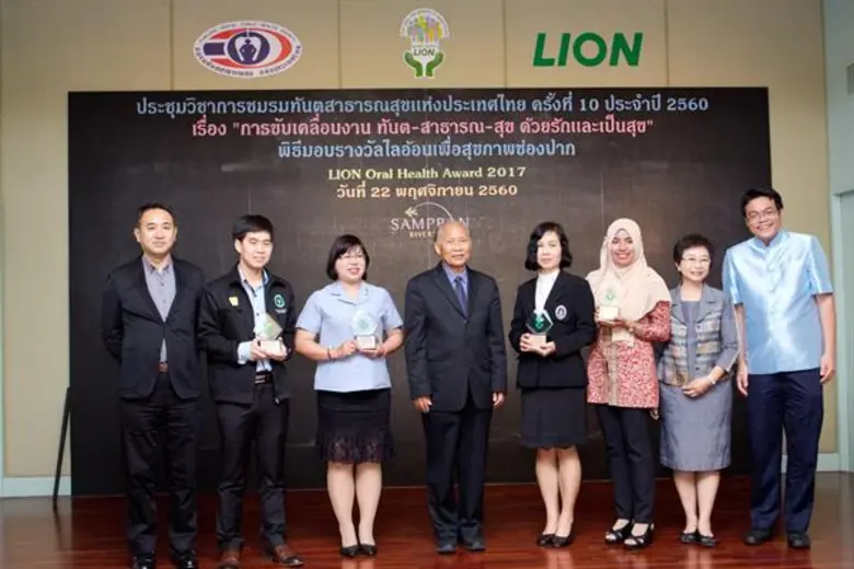 นายชาติ จันทร์วิจิตร (ที่ 4 จากซ้าย) กรรม...