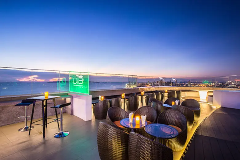 ฉลองเทศกาลคริสต์มาส บุฟเฟ่ต์มื้อค่ำ ที่ห้องอาหารดีไอบี สกายบาร์ ชั้น 38 โรงแรม ดี วารี จอมเทียนบีช พัทยา