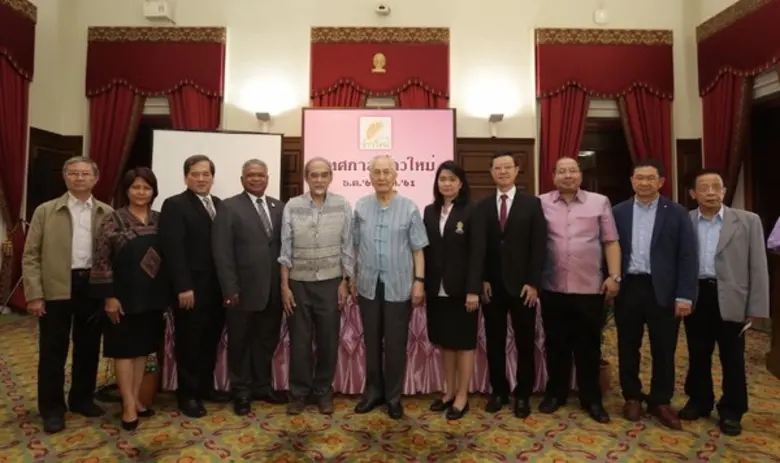 ฯพณฯ อานันท์ ปันยารชุน (กลาง) เป็นประธานเ...