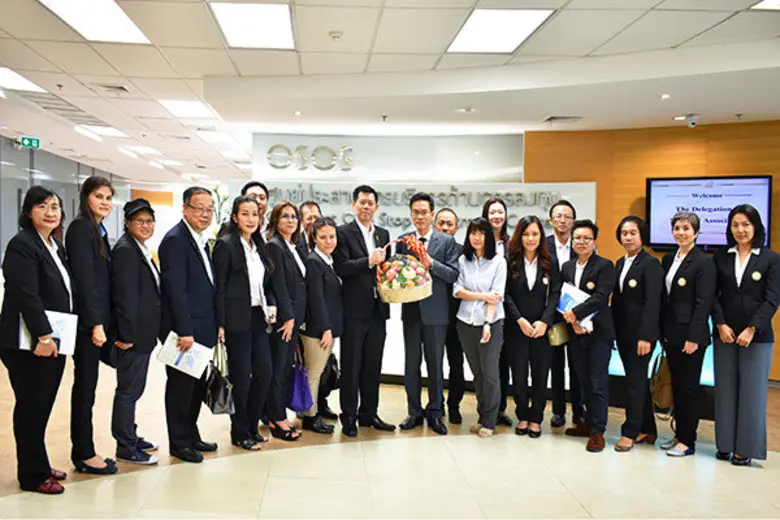 นายวรกาญจน์ โกศลพิศิษฐ์กุล ผู้อำนวยการศูน...