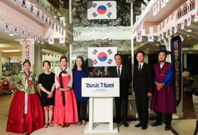 มร. เนียว คีน บูน ผู้จัดการทั่วไป โรงแรมด...