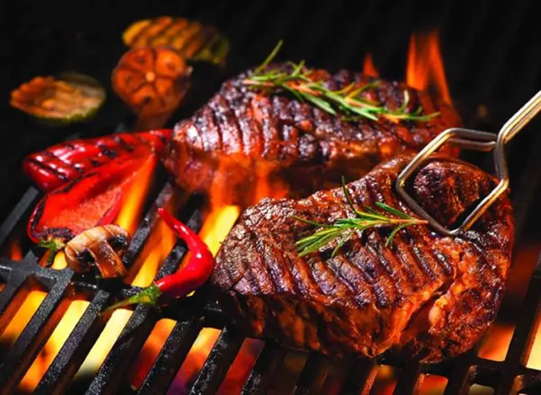 จัดความอร่อยให้บนดาดฟ้า.... โรงแรมอัล มีร...