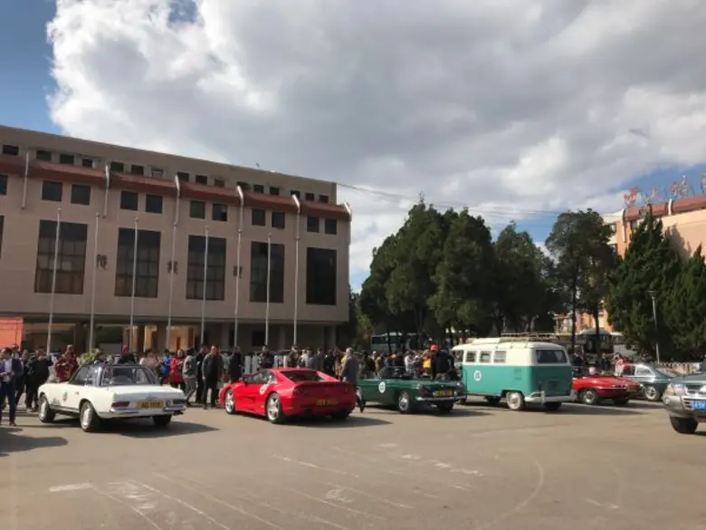 ขบวนรถคลาสสิคจากสมาคมรถคลาสสิคแห่งฮ่องกงไ...