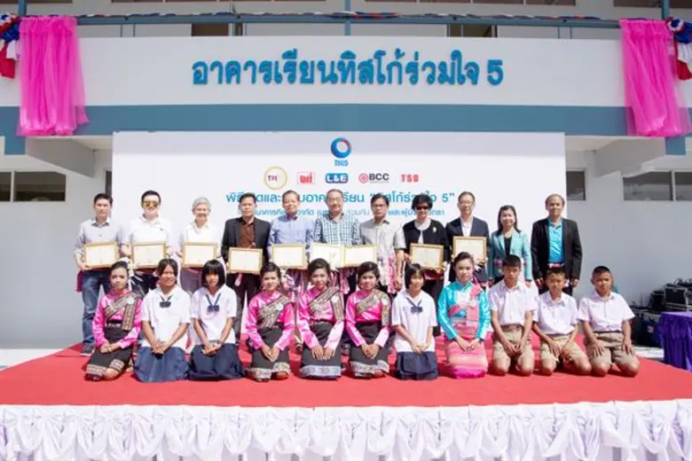 กลุ่มทิสโก้ นำโดย ปลิว มังกรกนก ประธานคณะ...