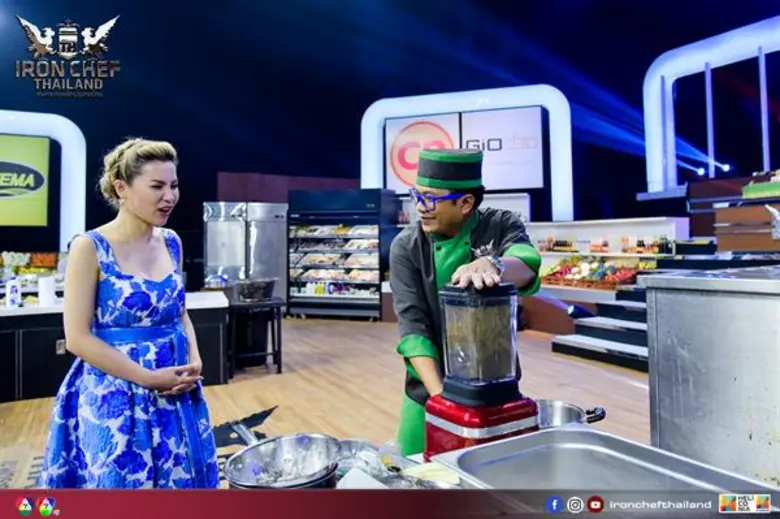 ทีวีไกด์: รายการ "เชฟกระทะเหล็ก ประเทศไทย" ศีกแห่งศักดิ์ศรี “เชฟประเทือง” ประกาศลั่นขอคว่ำ “เชฟบุญธรรม”