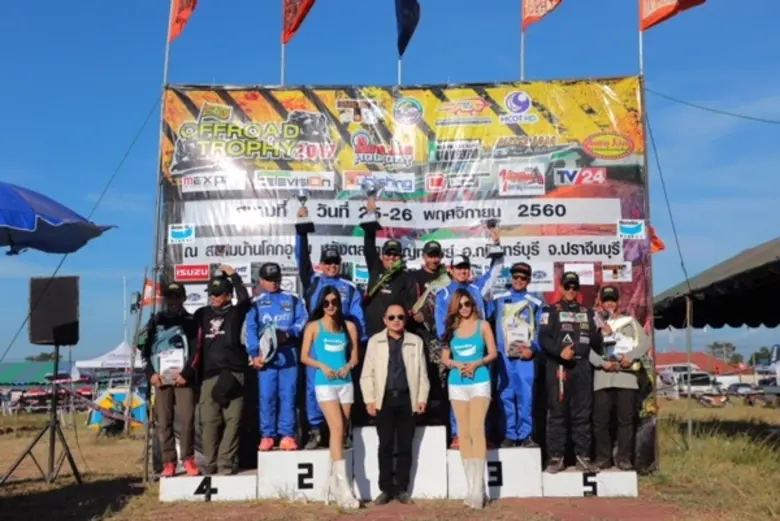 ฝุ่นท่วมสนามแทบแตกกับโค้งสุดท้ายออฟโรดโทร...