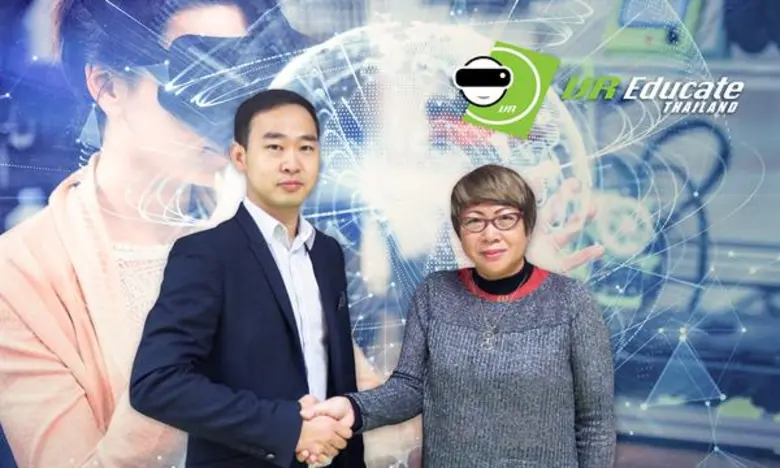 จตุพล สุธีสถาพร (ซ้าย) ประธานกรรมการบริหา...