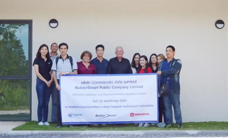 นายสัญชัย เนื่องสิทธิ์ (ที่5จากซ้าย) ประธ...