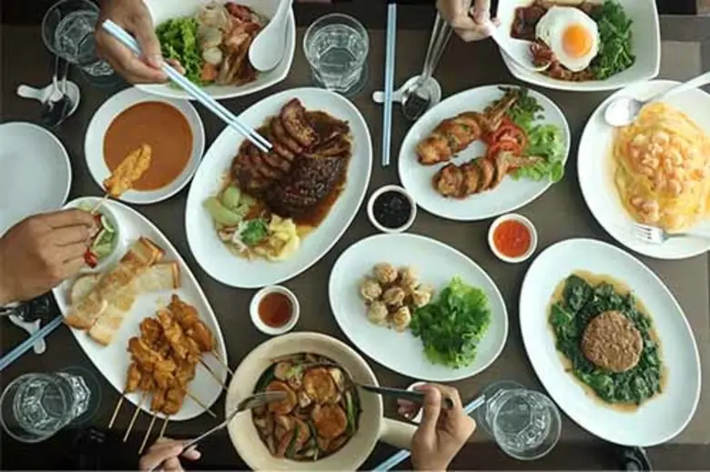 สีฟ้าชวนอิ่มอร่อยแบบยกแก๊ง ส่งท้ายปีกับ 1...