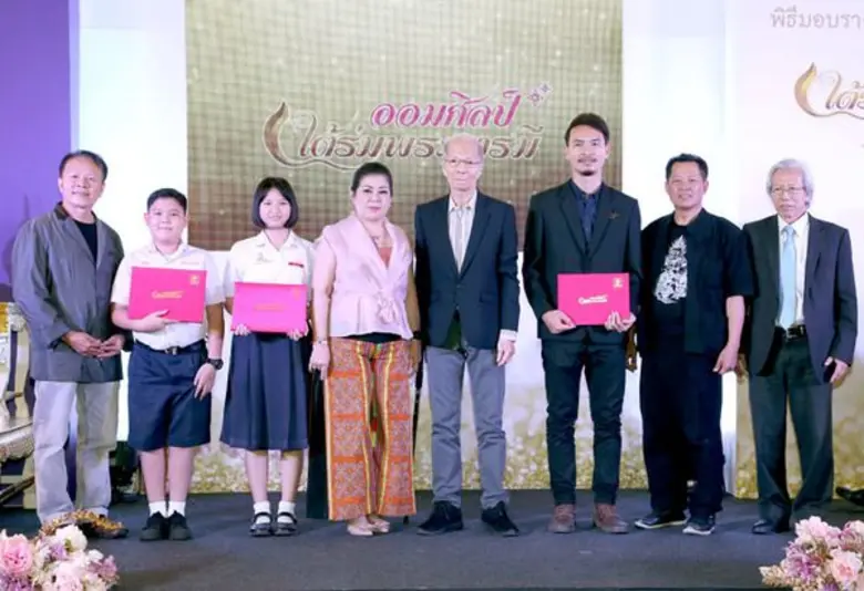 นางวิภาภรณ์ ชัยรัตน์ รองผู้อำนวยการธนาคาร...