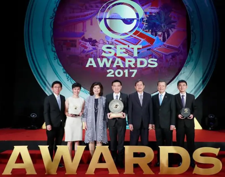 นายพิทักษ์ รัชกิจประการ (ที่ 4 จากซ้าย) ประธานเจ้าห...