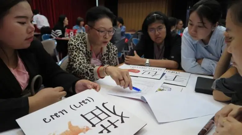 การสนับสนุนให้มีการเรียนการสอนภาษาจีนในโร...