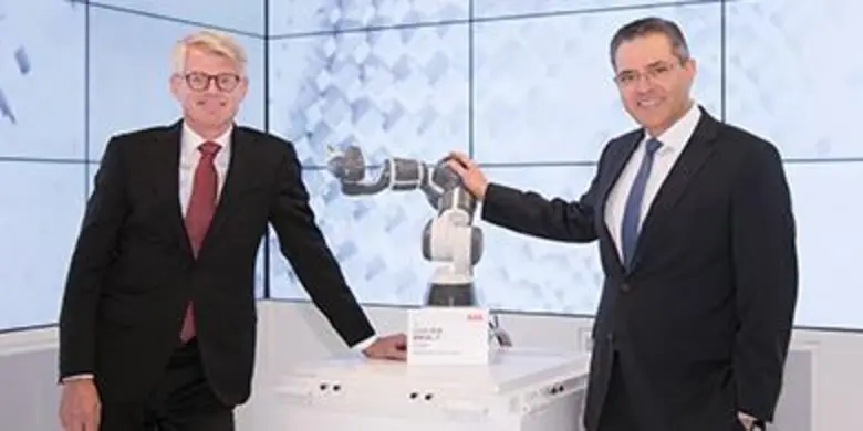 ต่อเนื่องจากความสำเร็จของ YuMi(R) หุ่นยนต...