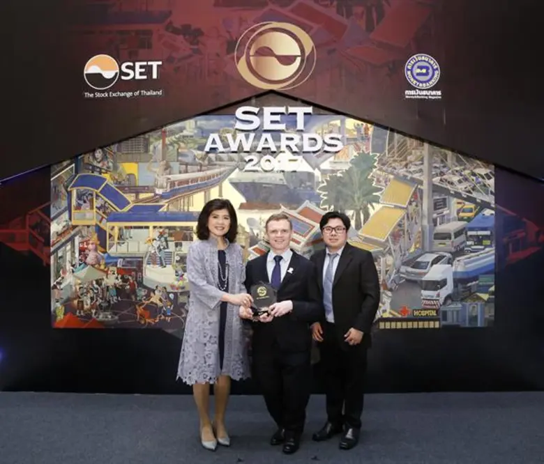 ดร. จอห์น เลสลี่ มิลลาร์ ประธานเจ้าหน้าที...