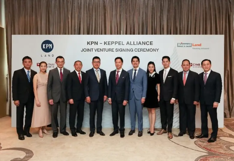 นายกฤษณ์ ณรงค์เดช (ที่ 6 จากซ้าย) ประธานก...