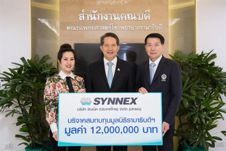 นายสุพันธุ์ มงคลสุธี (กลาง) ประธานกรรมการ...