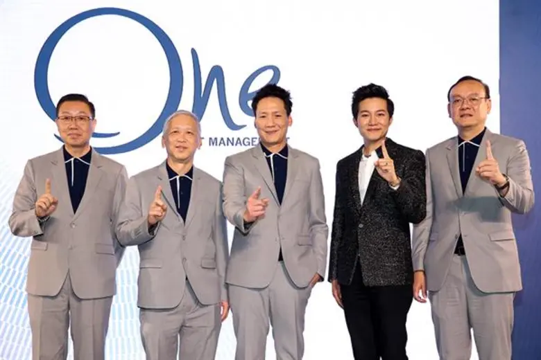 ทีมผู้บริหาร บลจ.วรรณ นำโดย นายพจน์ หะริณ...