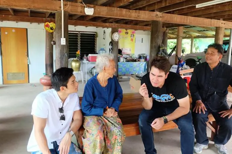 ทีวีไกด์: รายการ "สมุดโคจร On The Way" “แสงแห่งชีวิต” แสงแห่งน้ำพระทัยจากพ่อหลวง