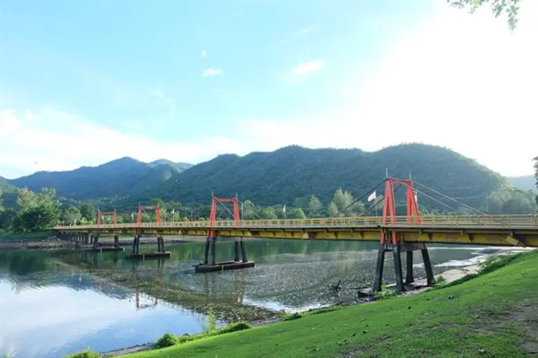 ทีวีไกด์: รายการ "สมุดโคจร On The Way" “แสงแห่งชีวิต” แสงแห่งน้ำพระทัยจากพ่อหลวง