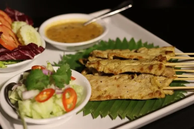 Chill place for a bite or drink! Nice to ...