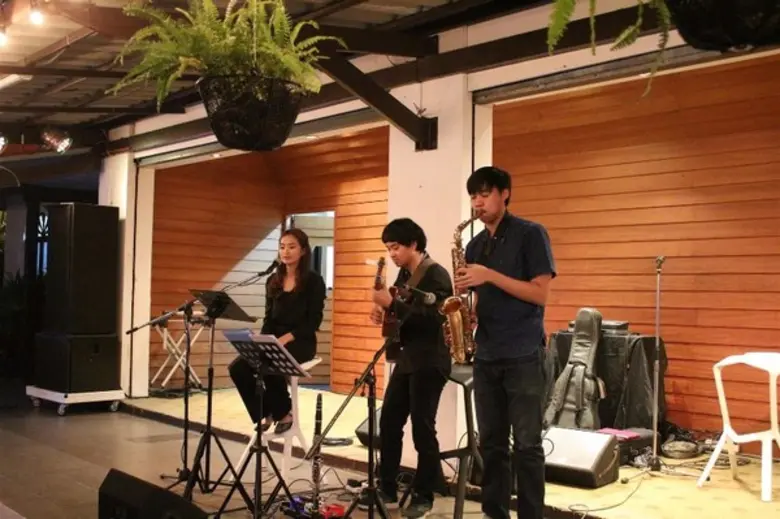 ชิลเอ้าท์รับลมหนาวที่การ์เด้นท์บาร์ อิมพีเรียลแม่ปิง